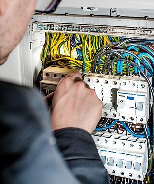 Elektryczna instalacja w domu – na co zwracać uwagę