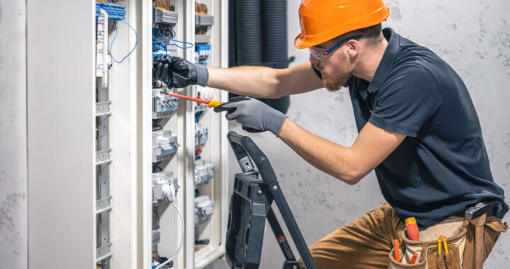 Jak znaleźć sprawdzoną firmę do prac przy instalacji elektrycznej